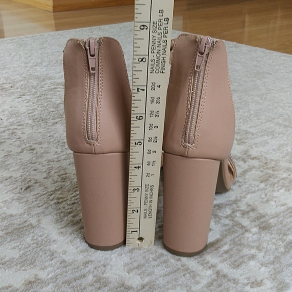 Charlotte Russe Almie Shimmery Chunky Block Heel Open Toe Sandals 10 Nude - Picture 9 of 16